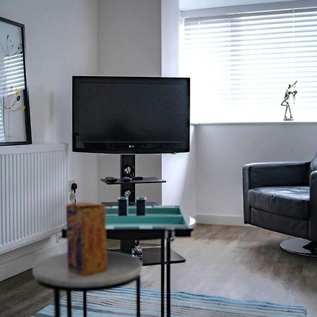 The Red House Modern Stylish Home From Home Walking Distance To Cardiff Bay And City Centre With Parking Exteriör bild