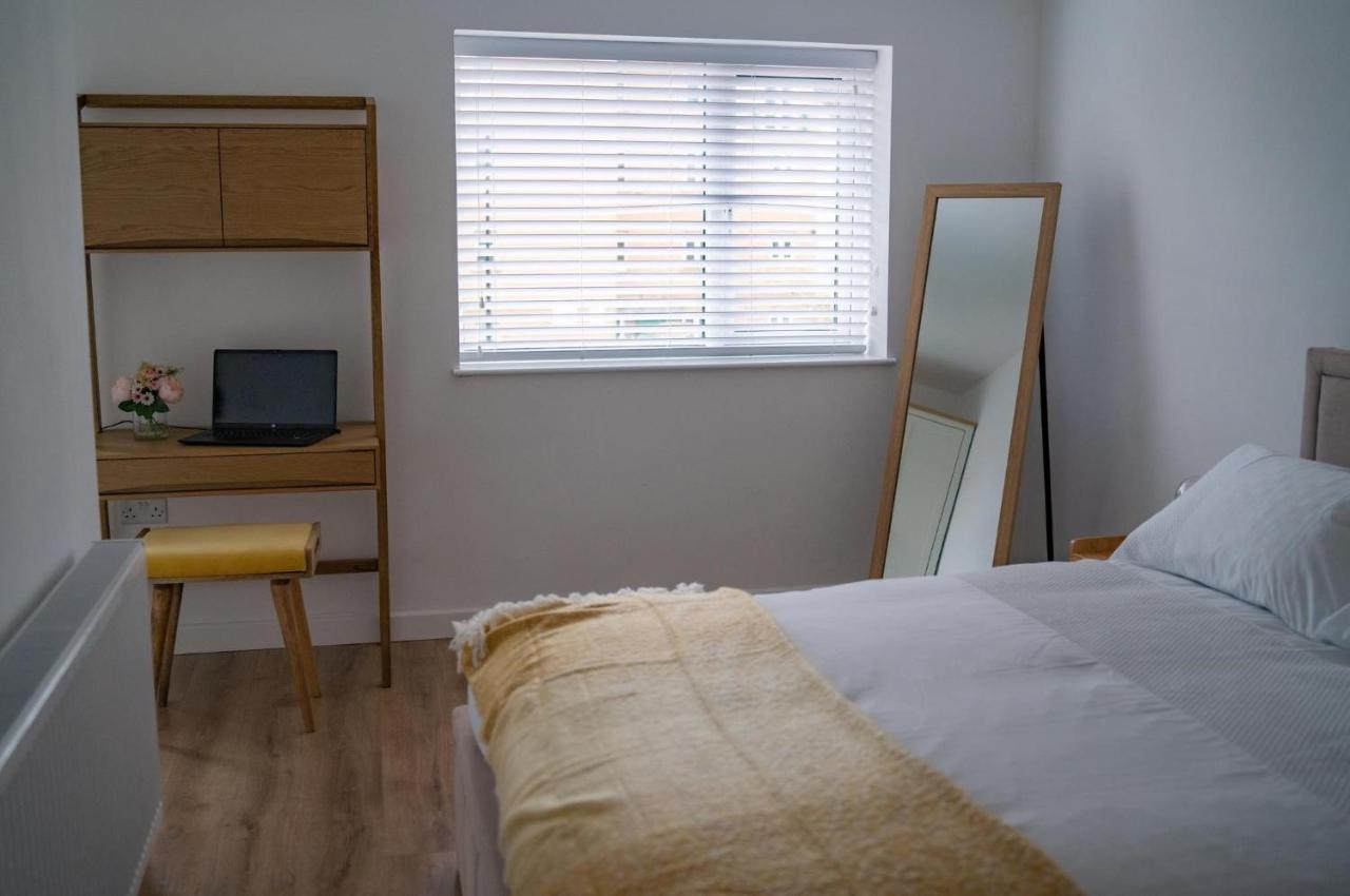 The Red House Modern Stylish Home From Home Walking Distance To Cardiff Bay And City Centre With Parking Exteriör bild