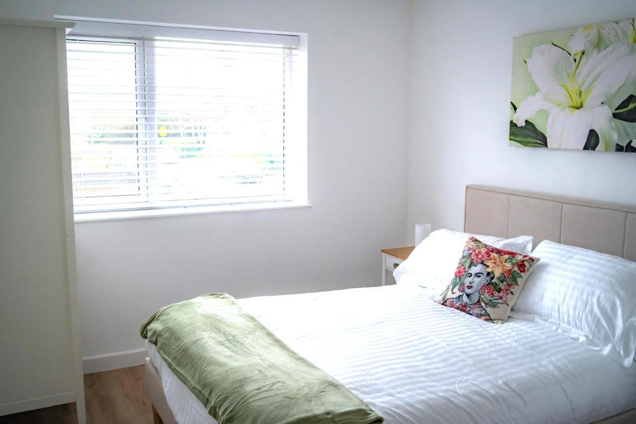 The Red House Modern Stylish Home From Home Walking Distance To Cardiff Bay And City Centre With Parking Exteriör bild
