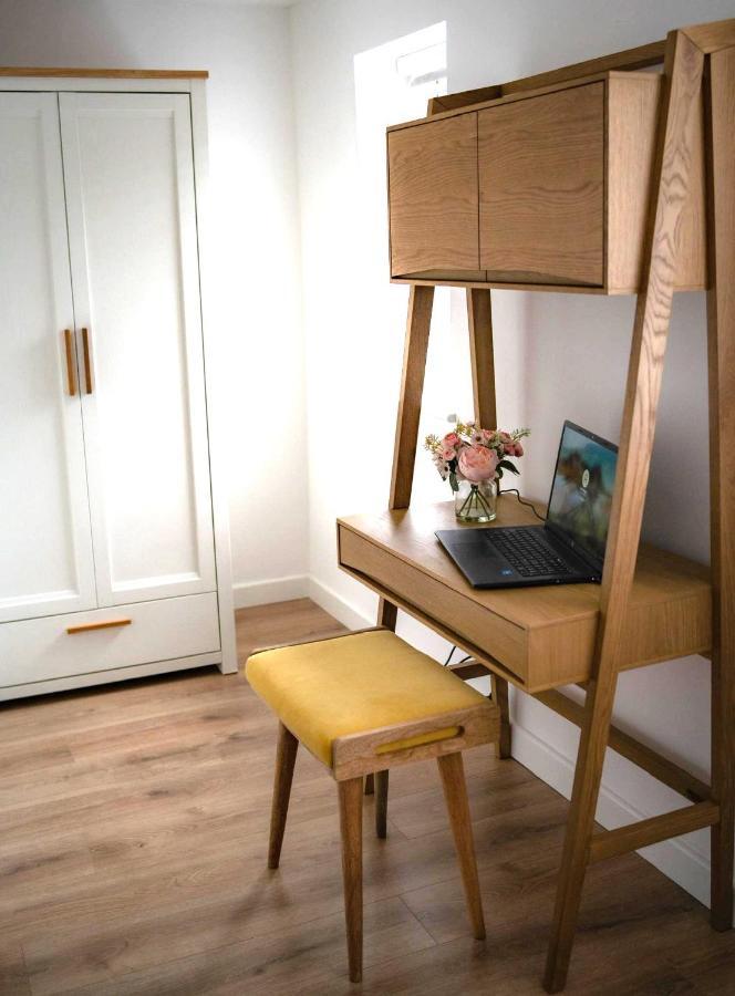 The Red House Modern Stylish Home From Home Walking Distance To Cardiff Bay And City Centre With Parking Exteriör bild