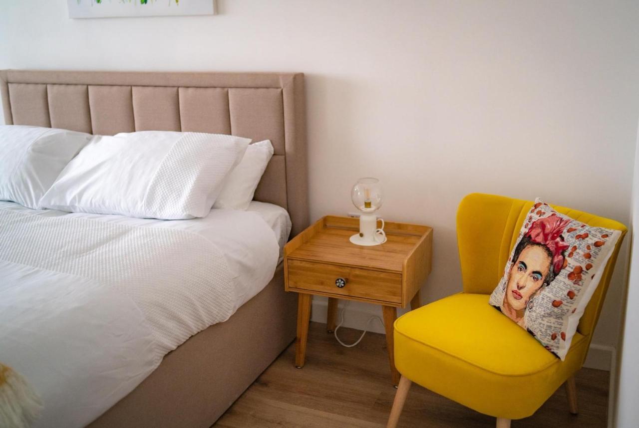 The Red House Modern Stylish Home From Home Walking Distance To Cardiff Bay And City Centre With Parking Exteriör bild