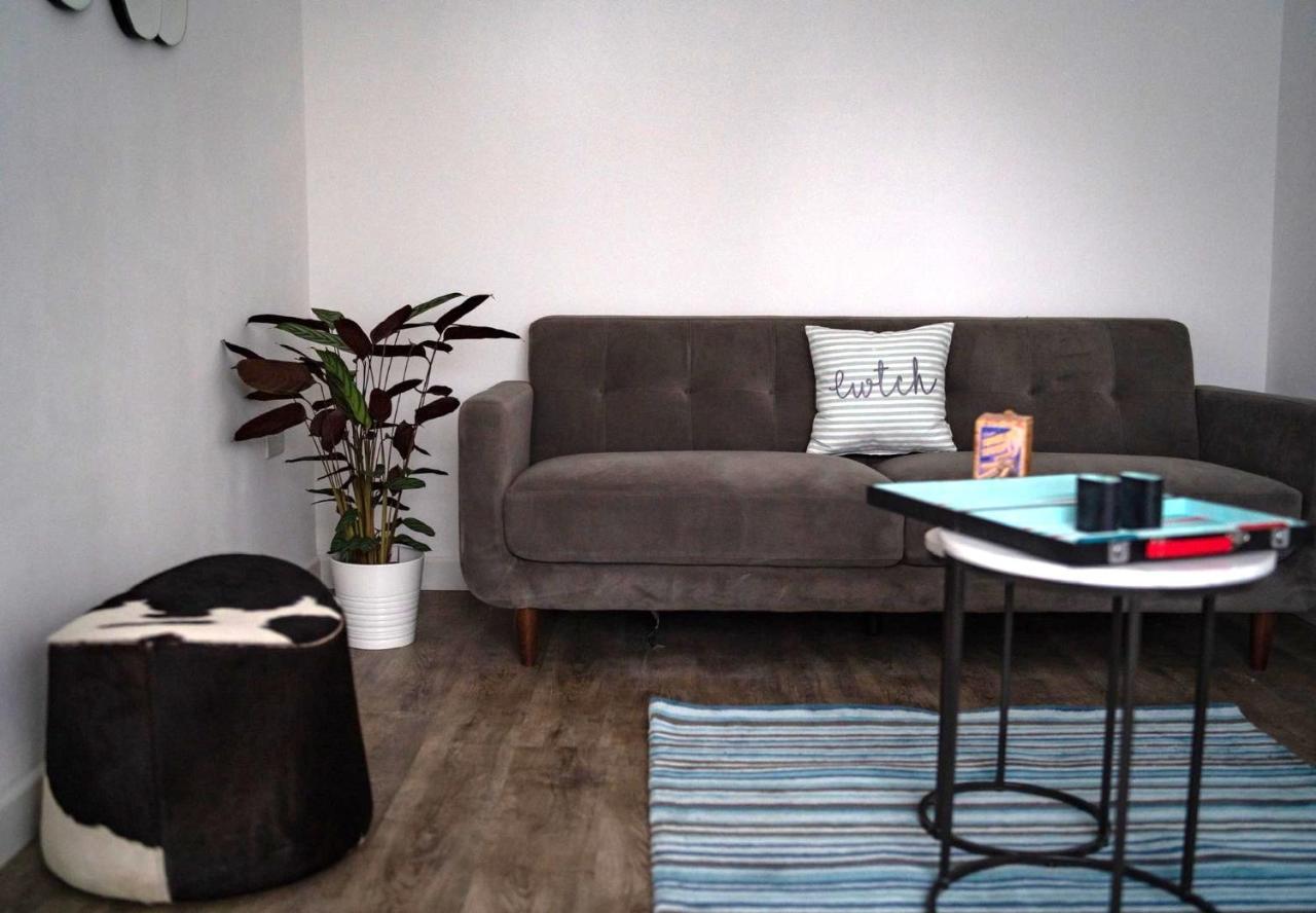 The Red House Modern Stylish Home From Home Walking Distance To Cardiff Bay And City Centre With Parking Exteriör bild