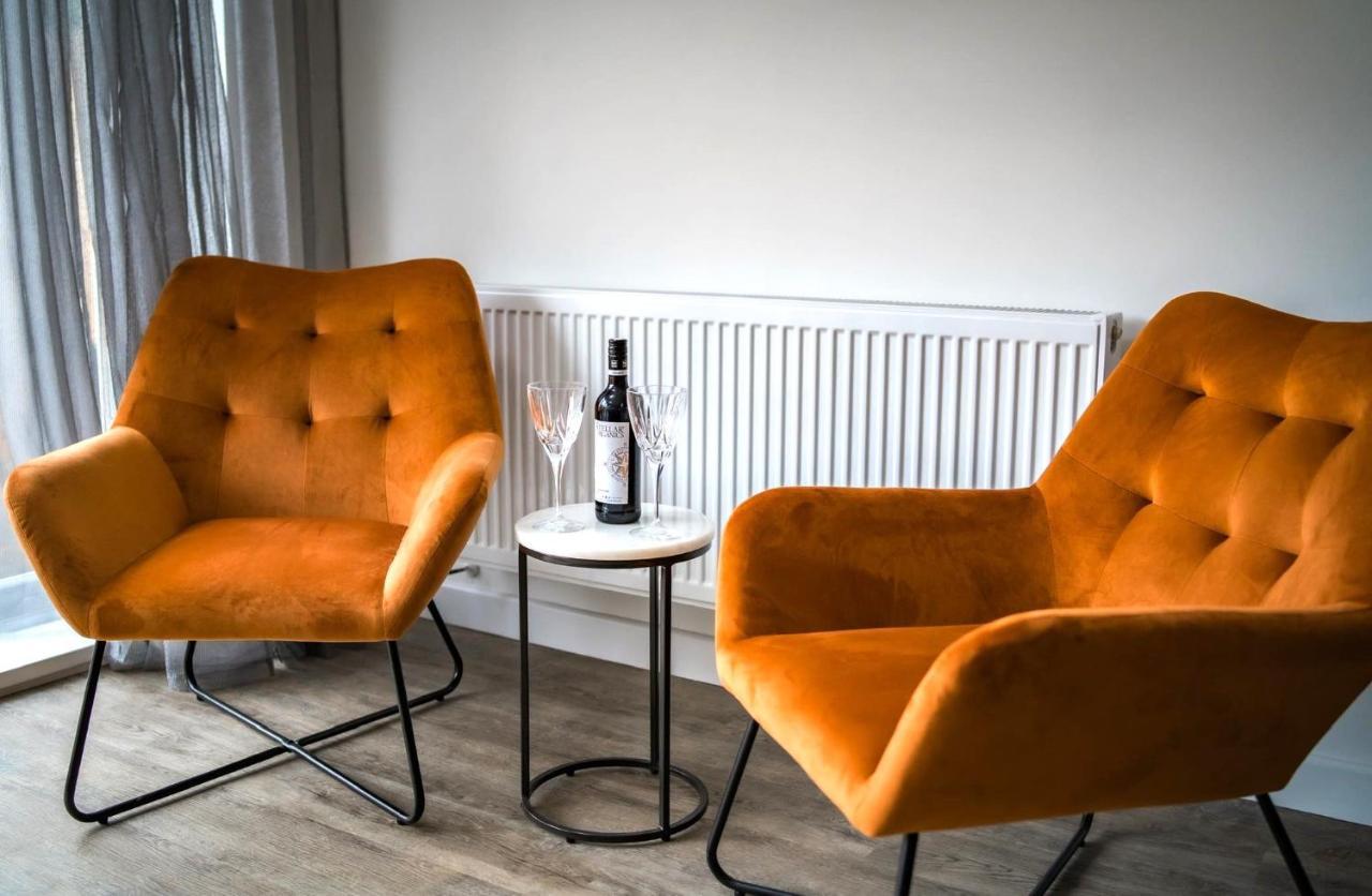 The Red House Modern Stylish Home From Home Walking Distance To Cardiff Bay And City Centre With Parking Exteriör bild