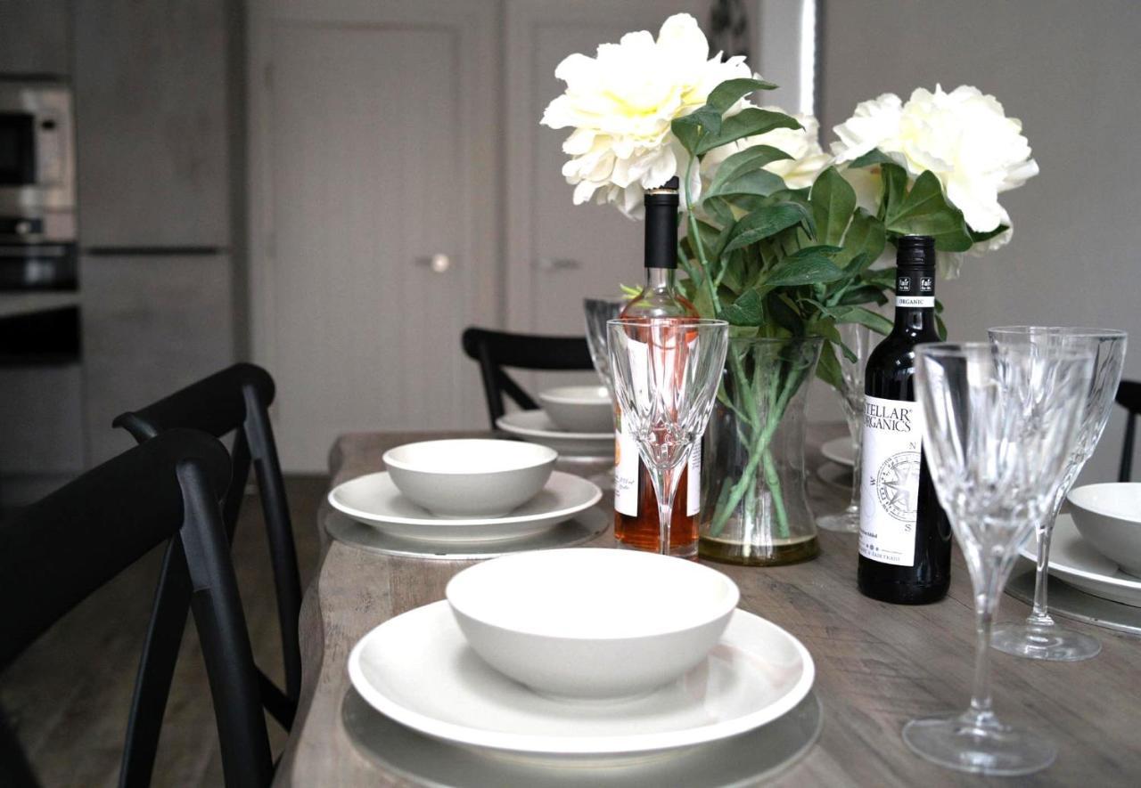 The Red House Modern Stylish Home From Home Walking Distance To Cardiff Bay And City Centre With Parking Exteriör bild