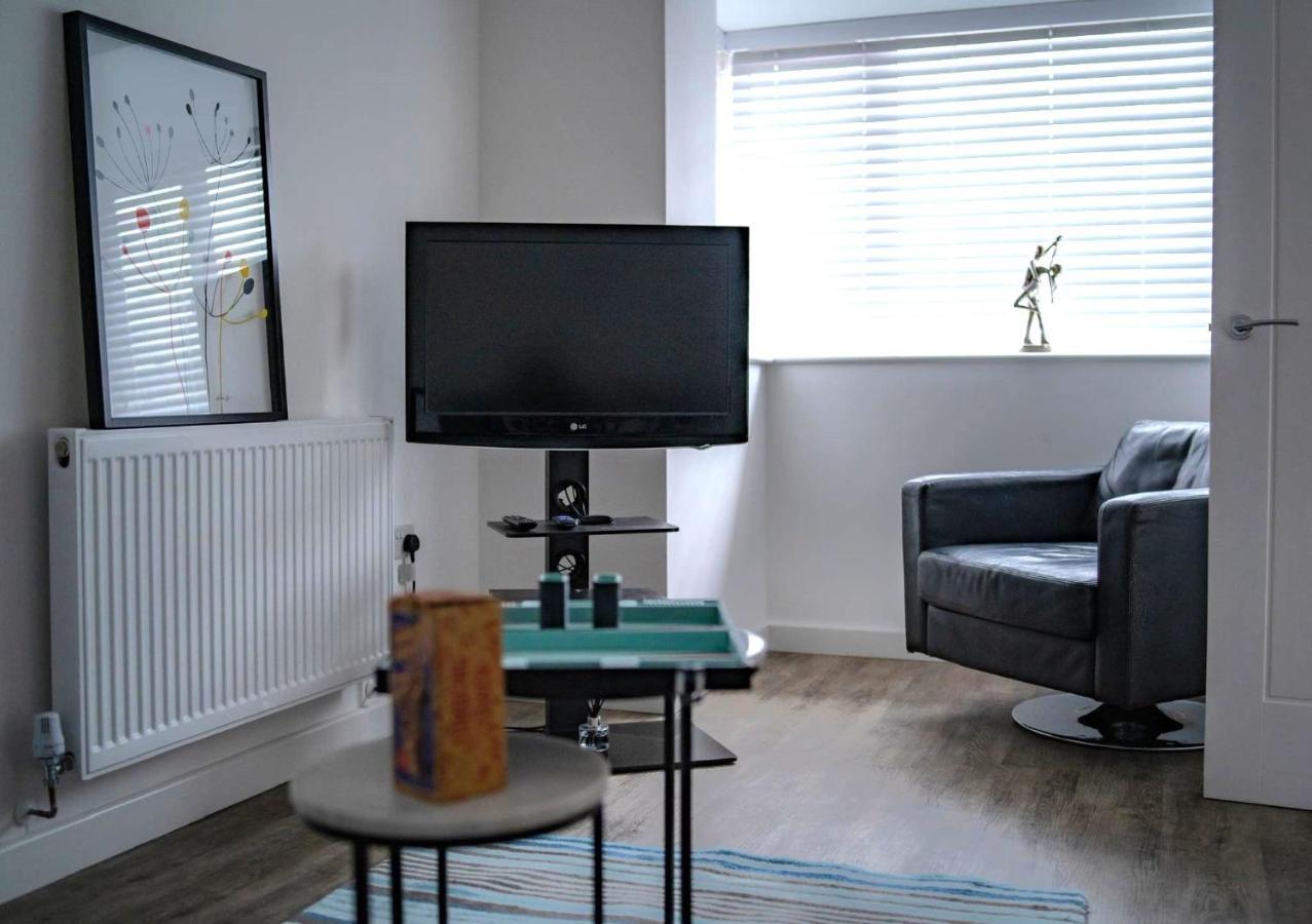The Red House Modern Stylish Home From Home Walking Distance To Cardiff Bay And City Centre With Parking Exteriör bild