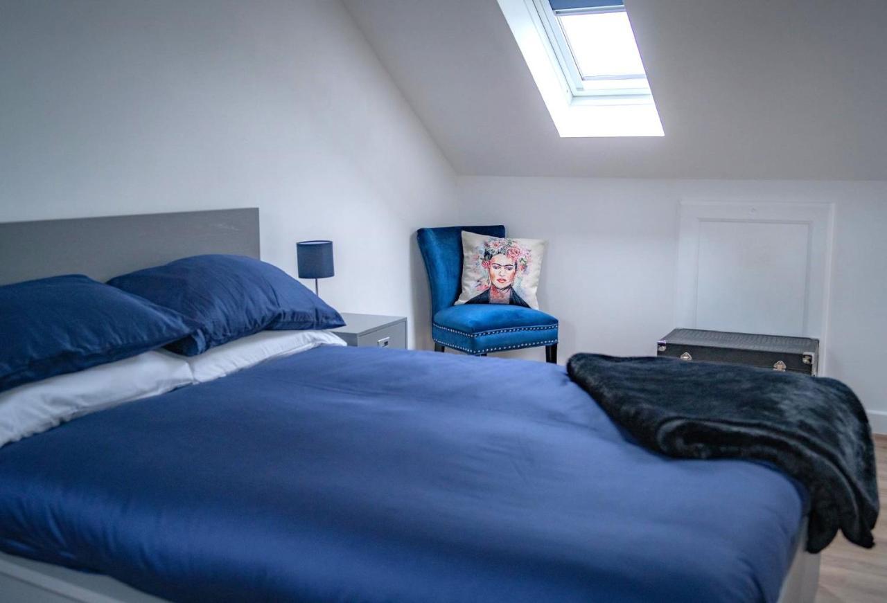 The Red House Modern Stylish Home From Home Walking Distance To Cardiff Bay And City Centre With Parking Exteriör bild